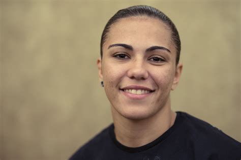 Jessica Andrade not bothered by leaked nude photos;。